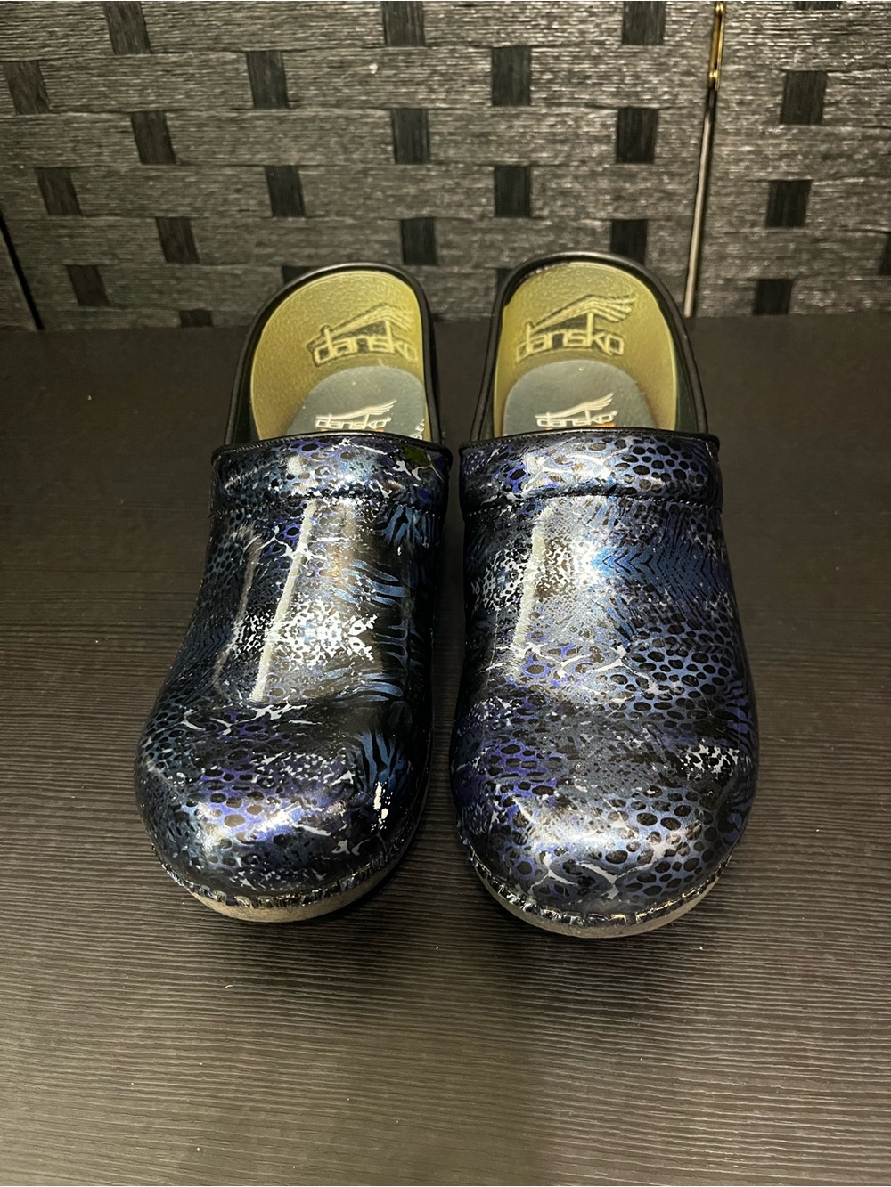 Danskos XP20 clogs with blue and black abstract pattern Women Size 9 (40) #clogs